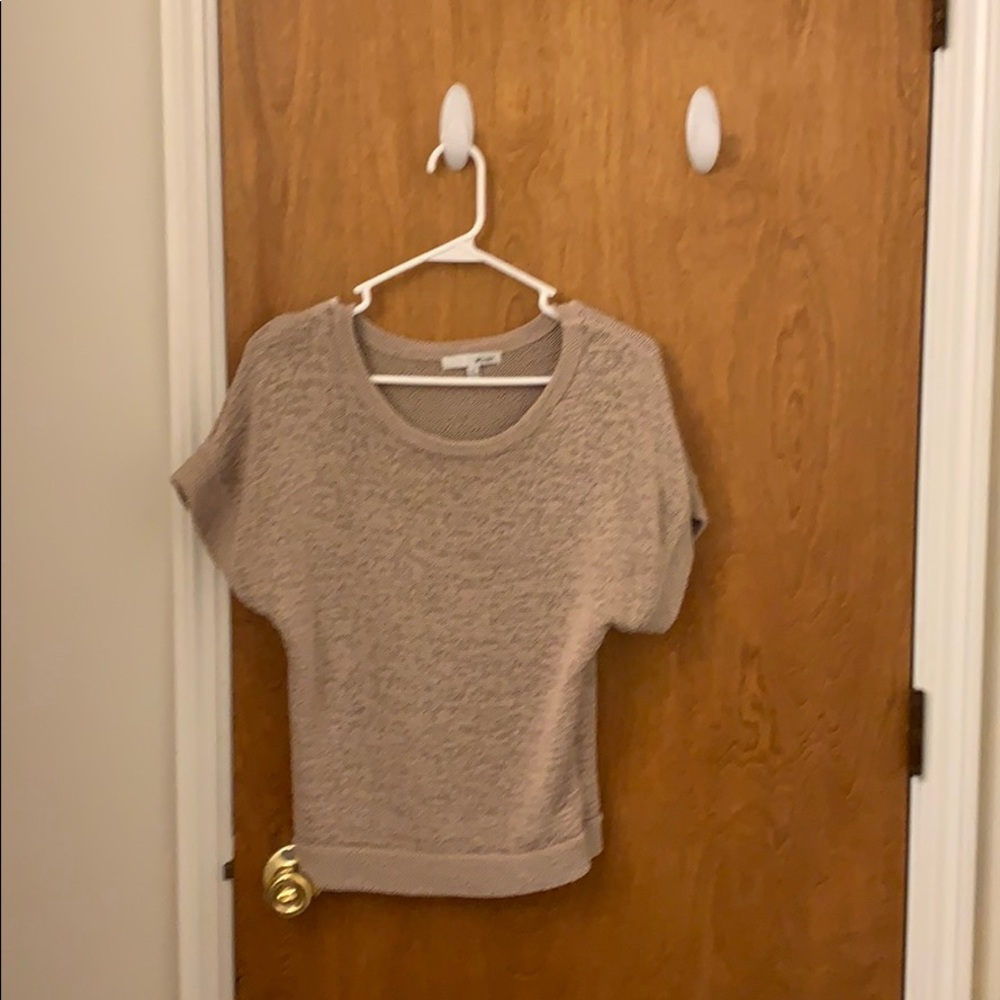 Super cute crop sweater, short sleeve !